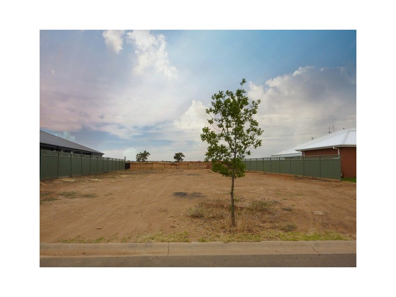 38 Southlakes Parade, Dubbo NSW 2830