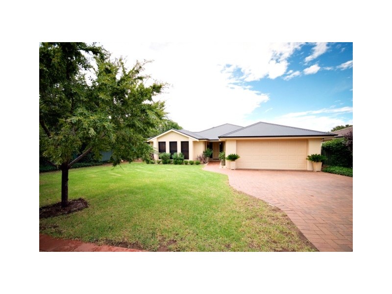 42 St Andrews Drive, Dubbo NSW 2830