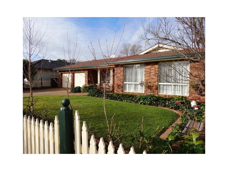 7 Ron Gordon Place, Dubbo NSW 2830