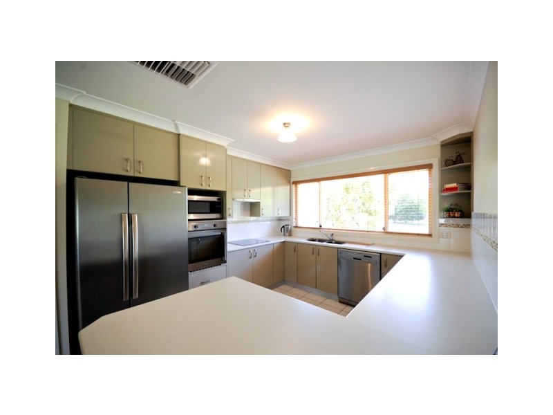 6R Debeaufort Drive, Dubbo NSW 2830