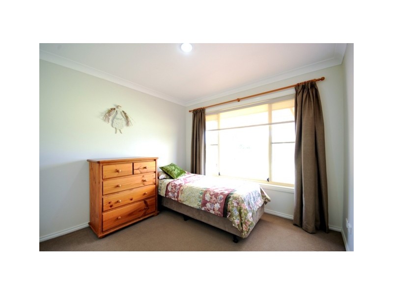 6R Debeaufort Drive, Dubbo NSW 2830