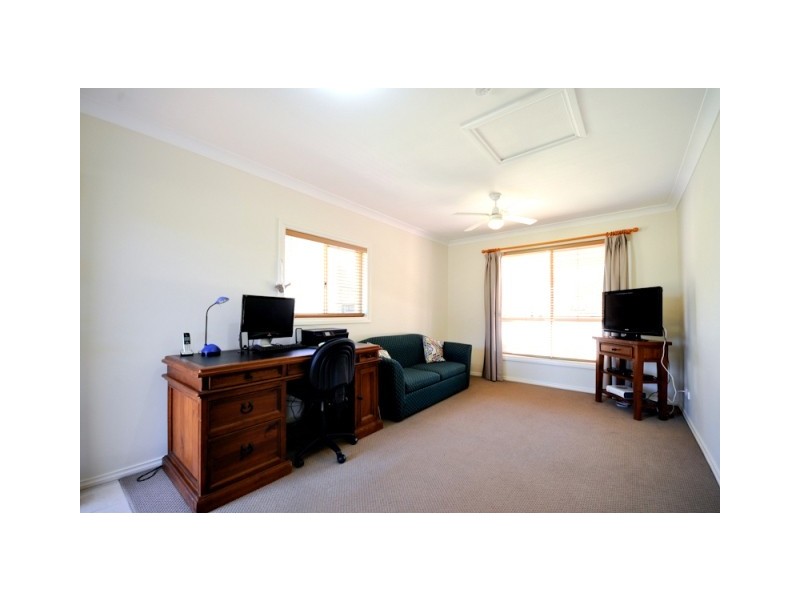 6R Debeaufort Drive, Dubbo NSW 2830