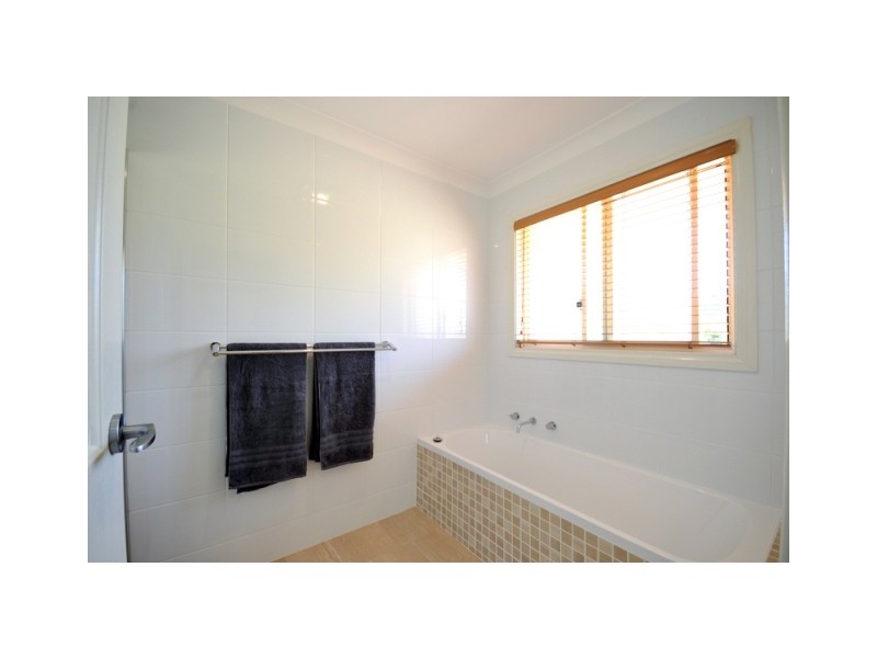 6R Debeaufort Drive, Dubbo NSW 2830