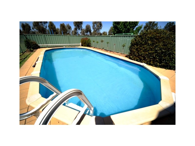 6R Debeaufort Drive, Dubbo NSW 2830
