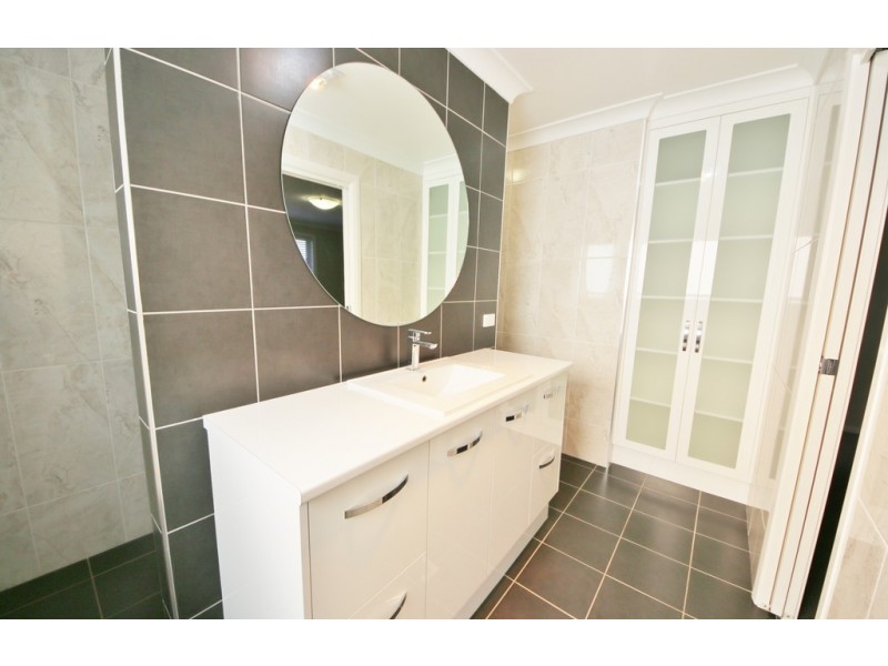 5 Southlakes Parade, Dubbo NSW 2830