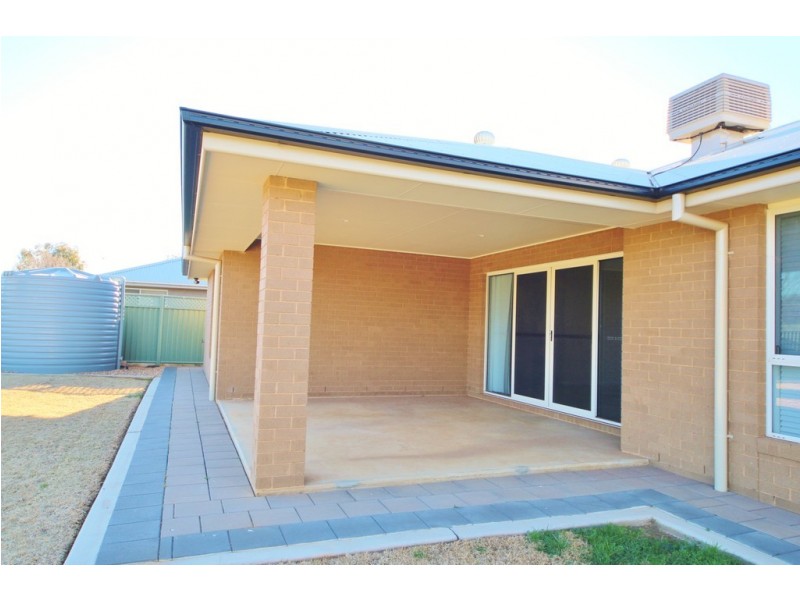 5 Southlakes Parade, Dubbo NSW 2830