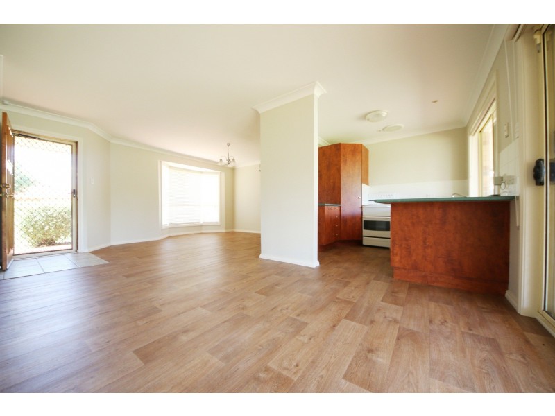 27 Castlereagh Avenue, Dubbo NSW 2830