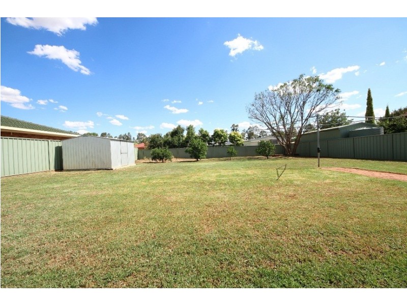 27 Castlereagh Avenue, Dubbo NSW 2830