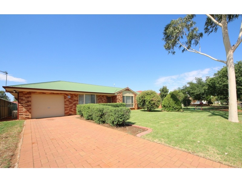 27 Castlereagh Avenue, Dubbo NSW 2830