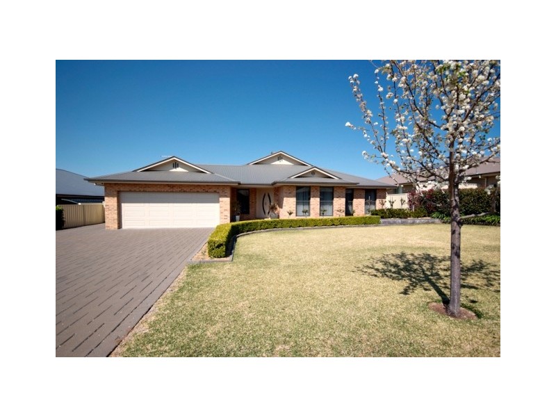 31 Lakeside Circuit, Dubbo NSW 2830