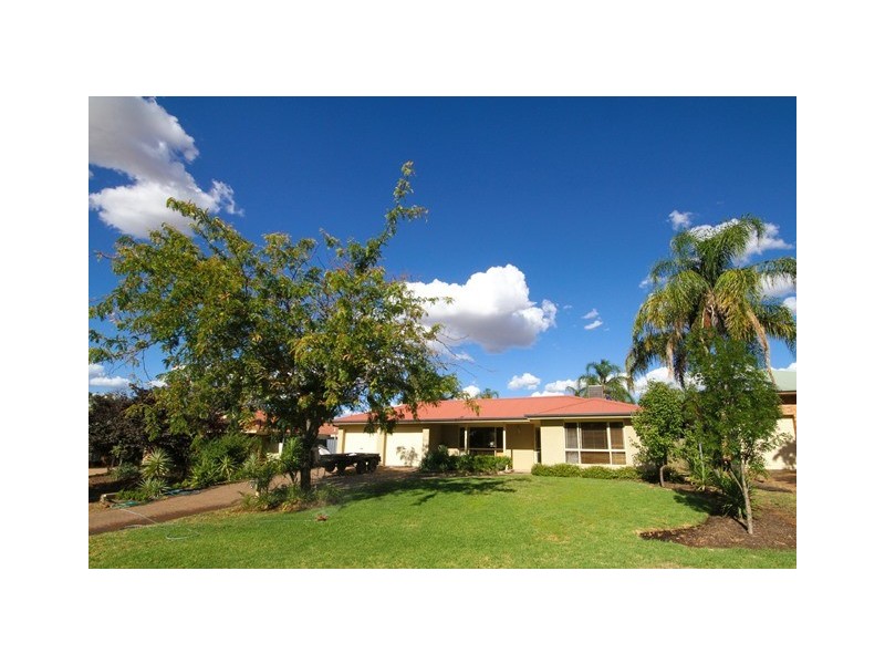 8 Erica Close, Dubbo NSW 2830