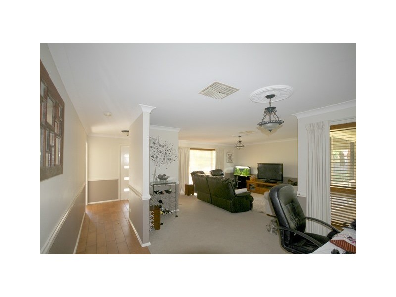 8 Erica Close, Dubbo NSW 2830