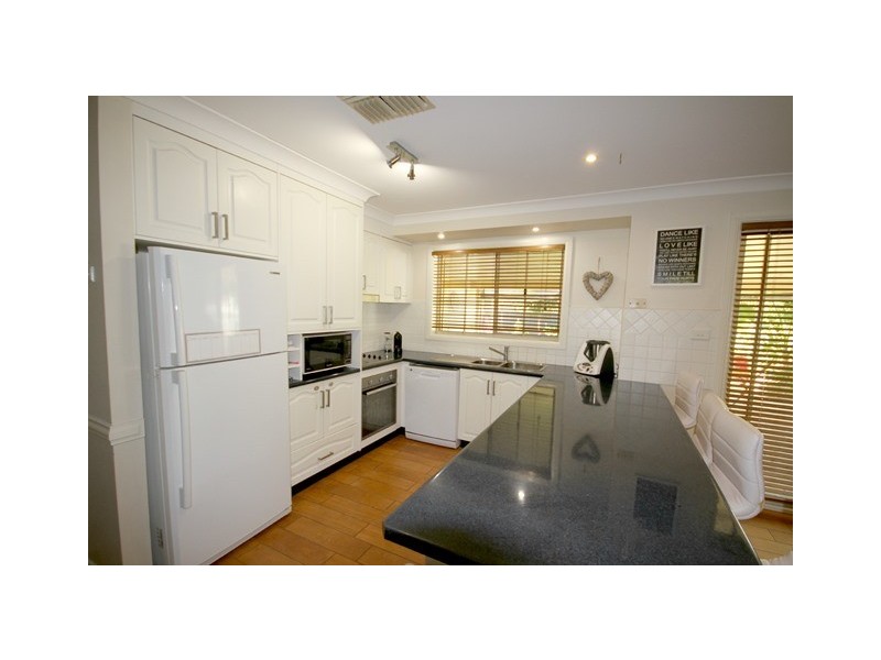 8 Erica Close, Dubbo NSW 2830