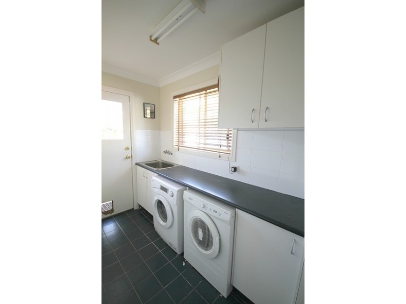 8 Erica Close, Dubbo NSW 2830