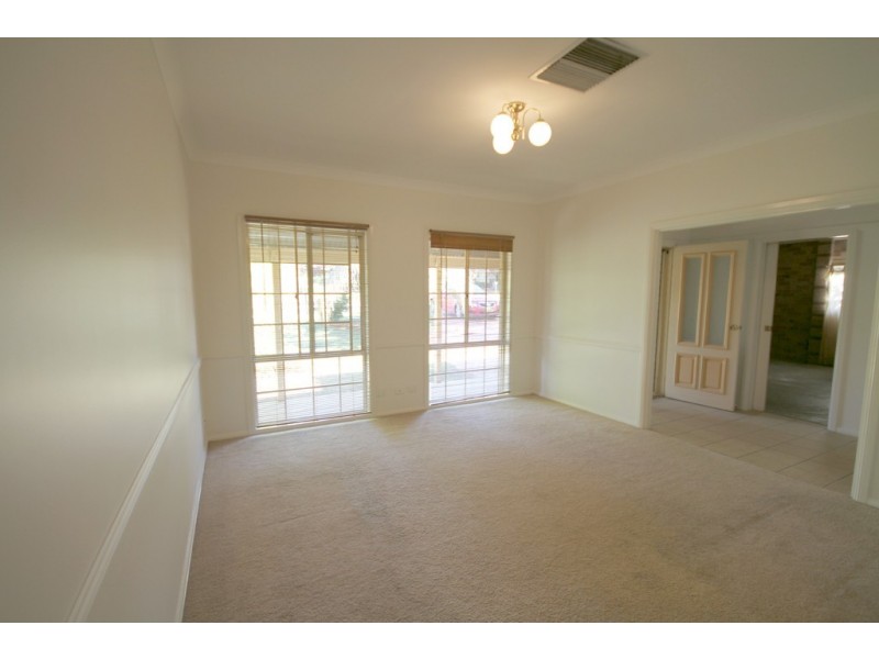 5 Christie Close, Dubbo NSW 2830