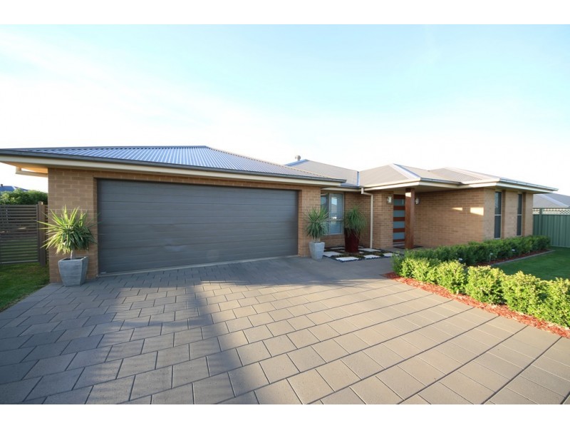 32 Holmwood Drive, Dubbo NSW 2830