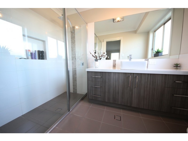 32 Holmwood Drive, Dubbo NSW 2830