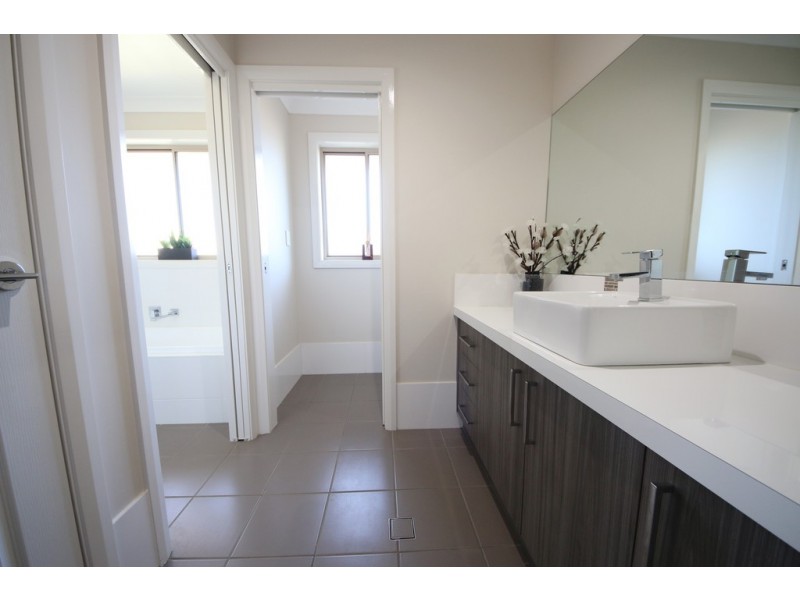 32 Holmwood Drive, Dubbo NSW 2830