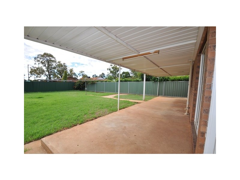 20 Sturt Circle, Dubbo NSW 2830