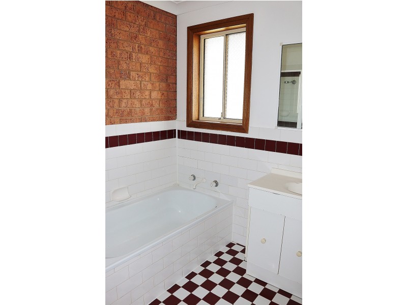 2/27 Davidson Drive, Dubbo NSW 2830