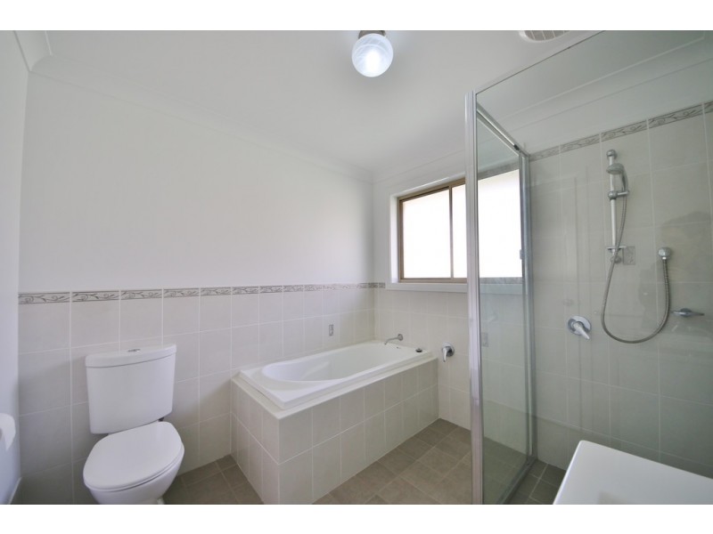 12B Lansdowne Drive, Dubbo NSW 2830