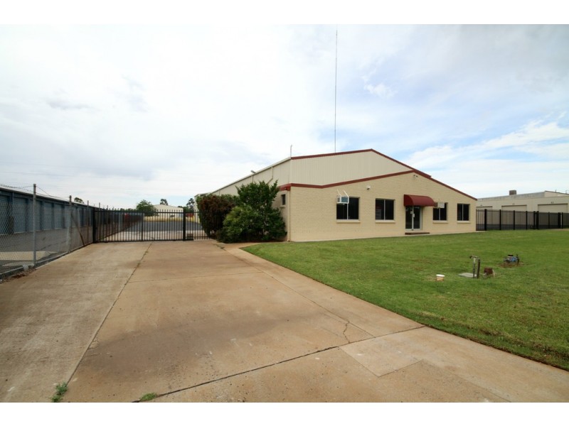 2/72 Mountbatten Drive, Dubbo NSW 2830
