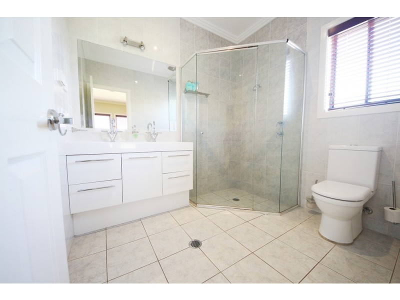 4 Cudgegong Place, Dubbo NSW 2830