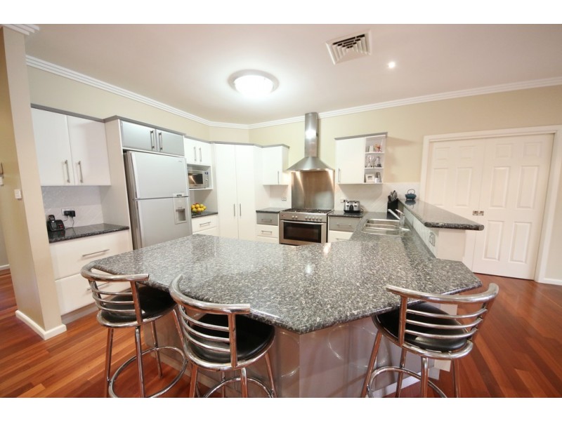 4 Cudgegong Place, Dubbo NSW 2830