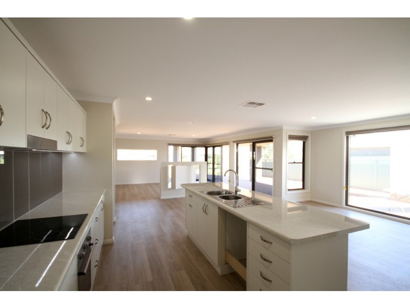 12 Aquarius Street, Dubbo NSW 2830