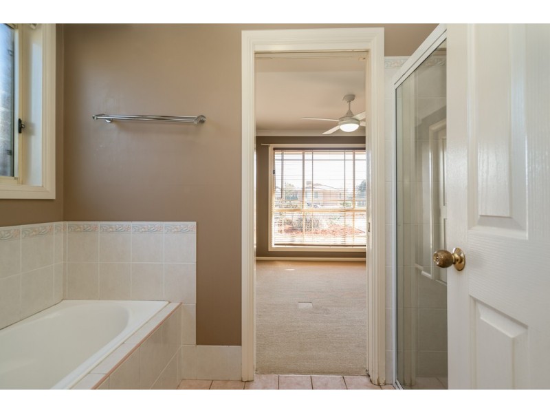 44 Meadowbank Drive, Dubbo NSW 2830