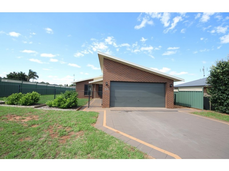 54 Dunheved Circle, Dubbo NSW 2830