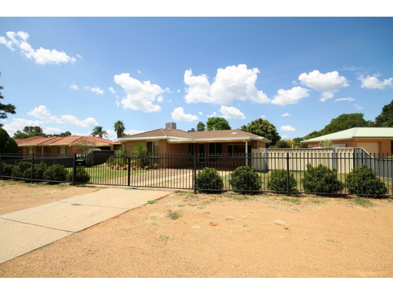 24 Davidson Drive, Dubbo NSW 2830