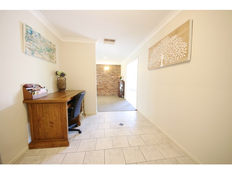 6 Balmoral Place, Dubbo NSW 2830