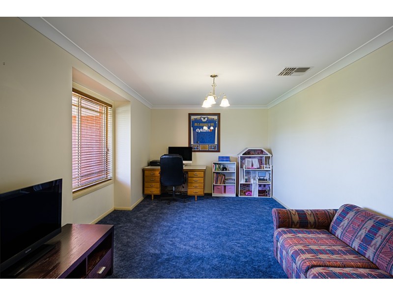 17 Lachlan Way, Dubbo NSW 2830