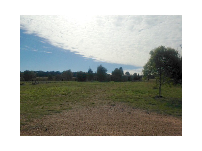 - Peak Hill Road, Dubbo NSW 2830