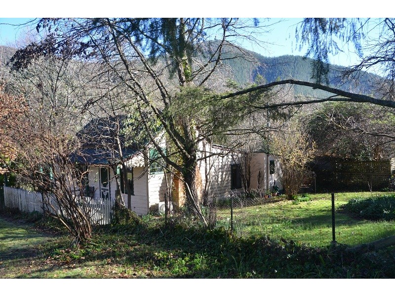 6 Smithy Lane, Wandiligong VIC 3744