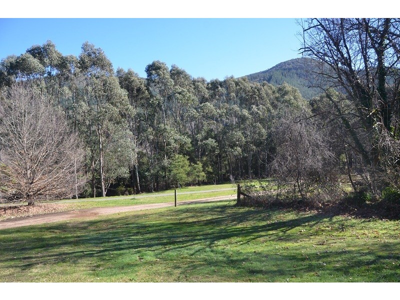 6 Smithy Lane, Wandiligong VIC 3744