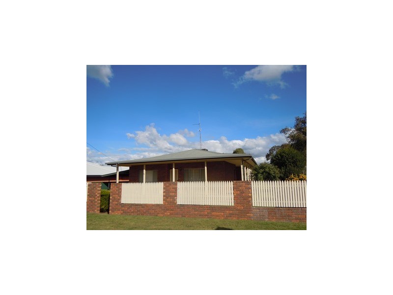 86 Bolton Street, Narrandera NSW 2700