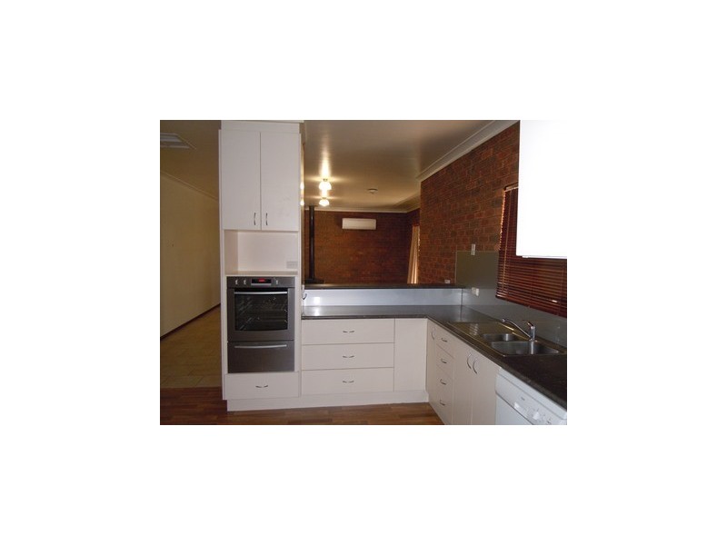 86 Bolton Street, Narrandera NSW 2700