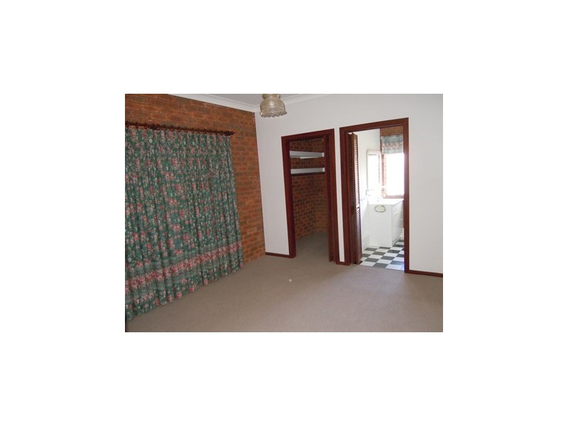 86 Bolton Street, Narrandera NSW 2700