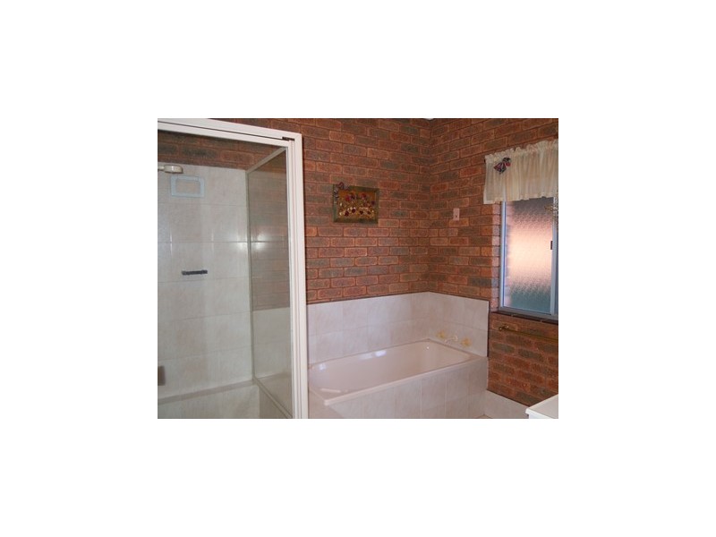 86 Bolton Street, Narrandera NSW 2700