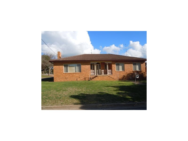 2 Riverine Street, Narrandera NSW 2700