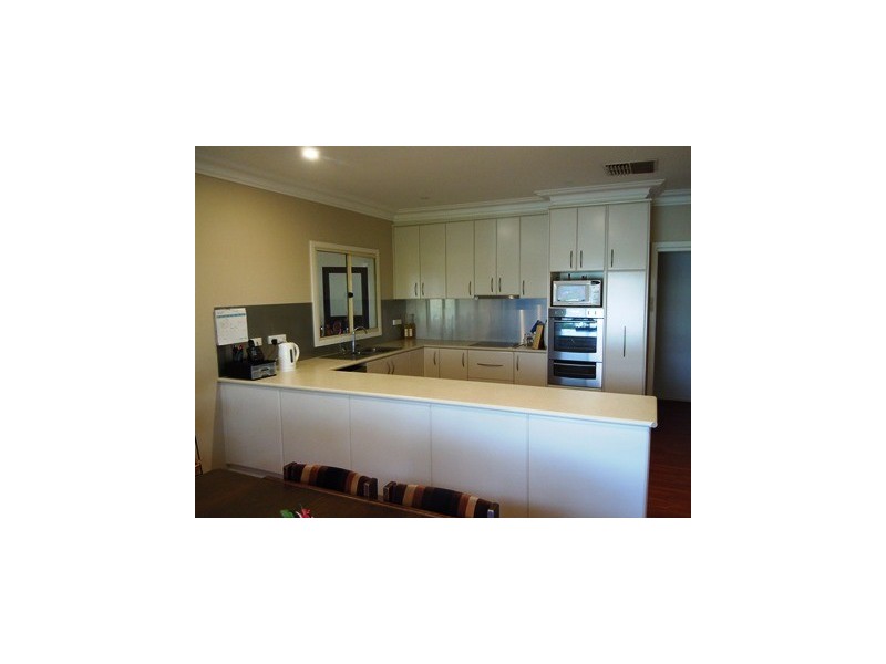 2 Riverine Street, Narrandera NSW 2700