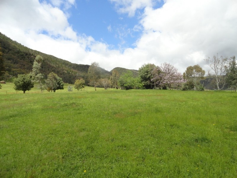 5566 Murray River Road, Thologolong VIC 3691