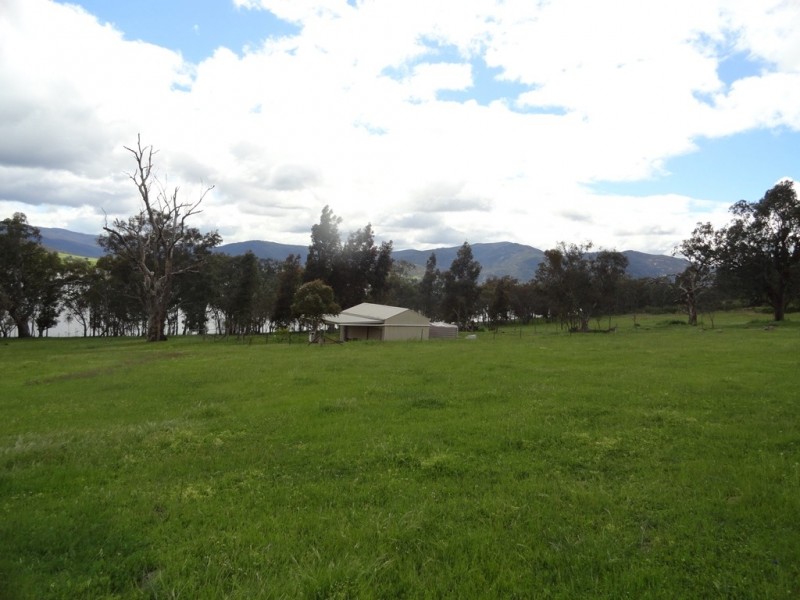 5566 Murray River Road, Thologolong VIC 3691