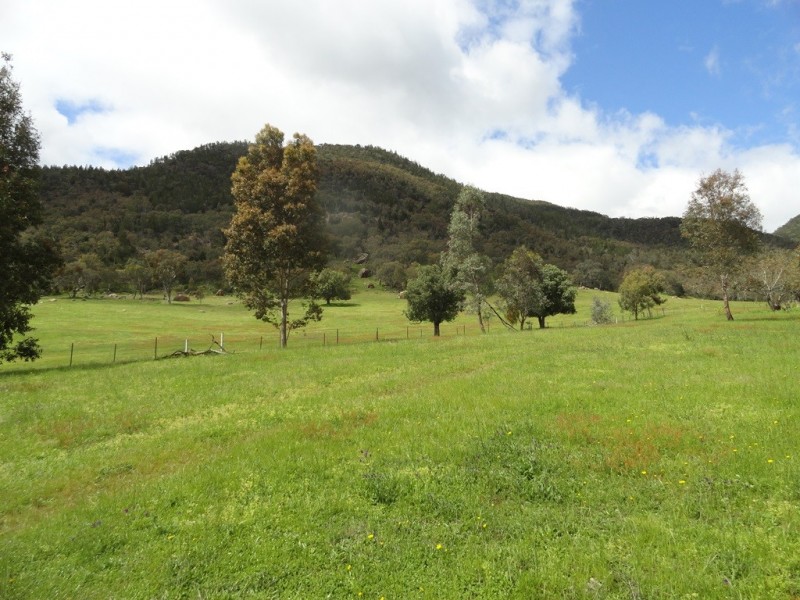 5566 Murray River Road, Thologolong VIC 3691