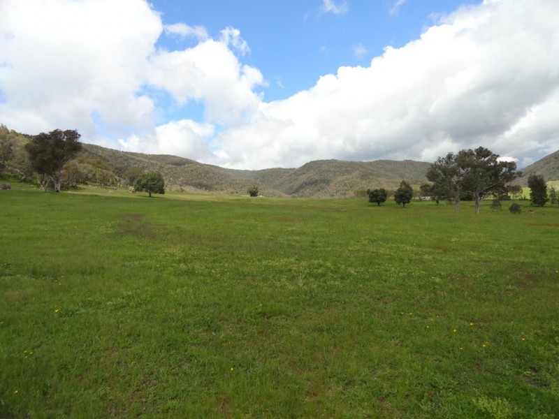 5566 Murray River Road, Thologolong VIC 3691