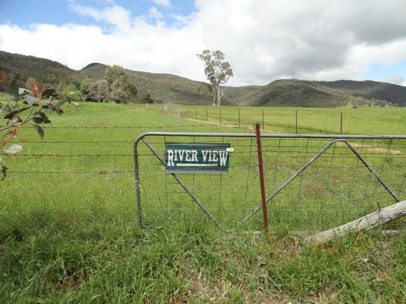 5566 Murray River Road, Thologolong VIC 3691