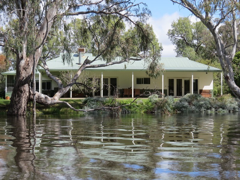 “LONGREACH” 2757 BALPOOL ROAD, Moulamein NSW 2733