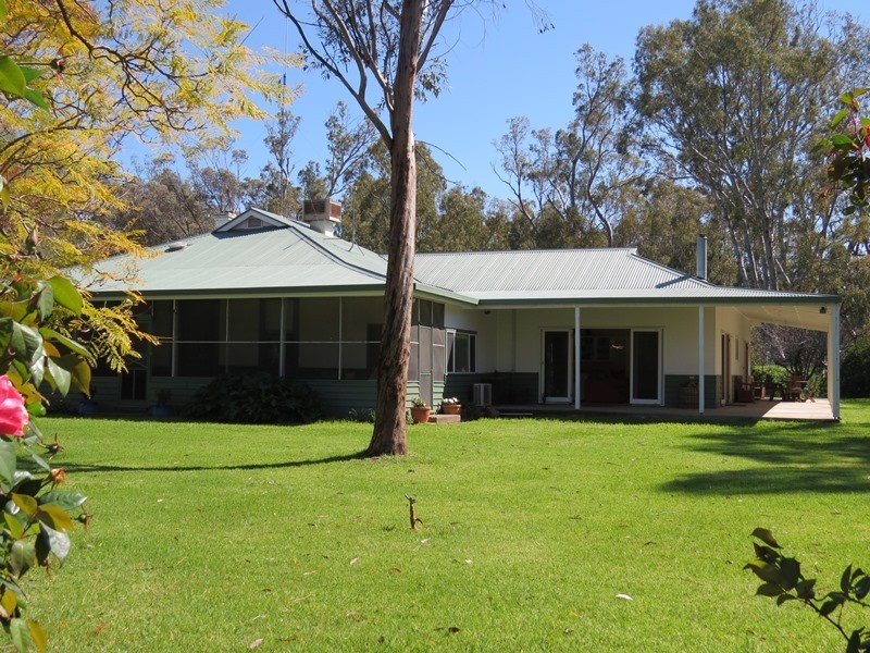 “LONGREACH” 2757 BALPOOL ROAD, Moulamein NSW 2733